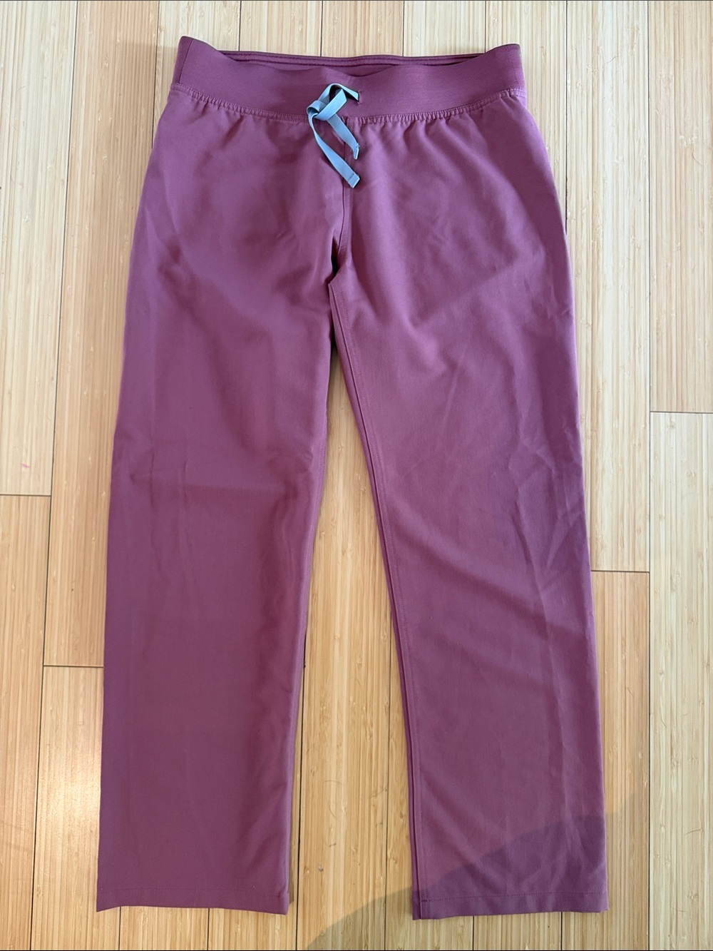 Figs Women’s scrub wide leg pants color plum
